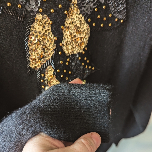 📼Vintage 80s Jane Ashley Black Lamb Wool & Angora Sequined Sweater - Small - Picture 2 of 14